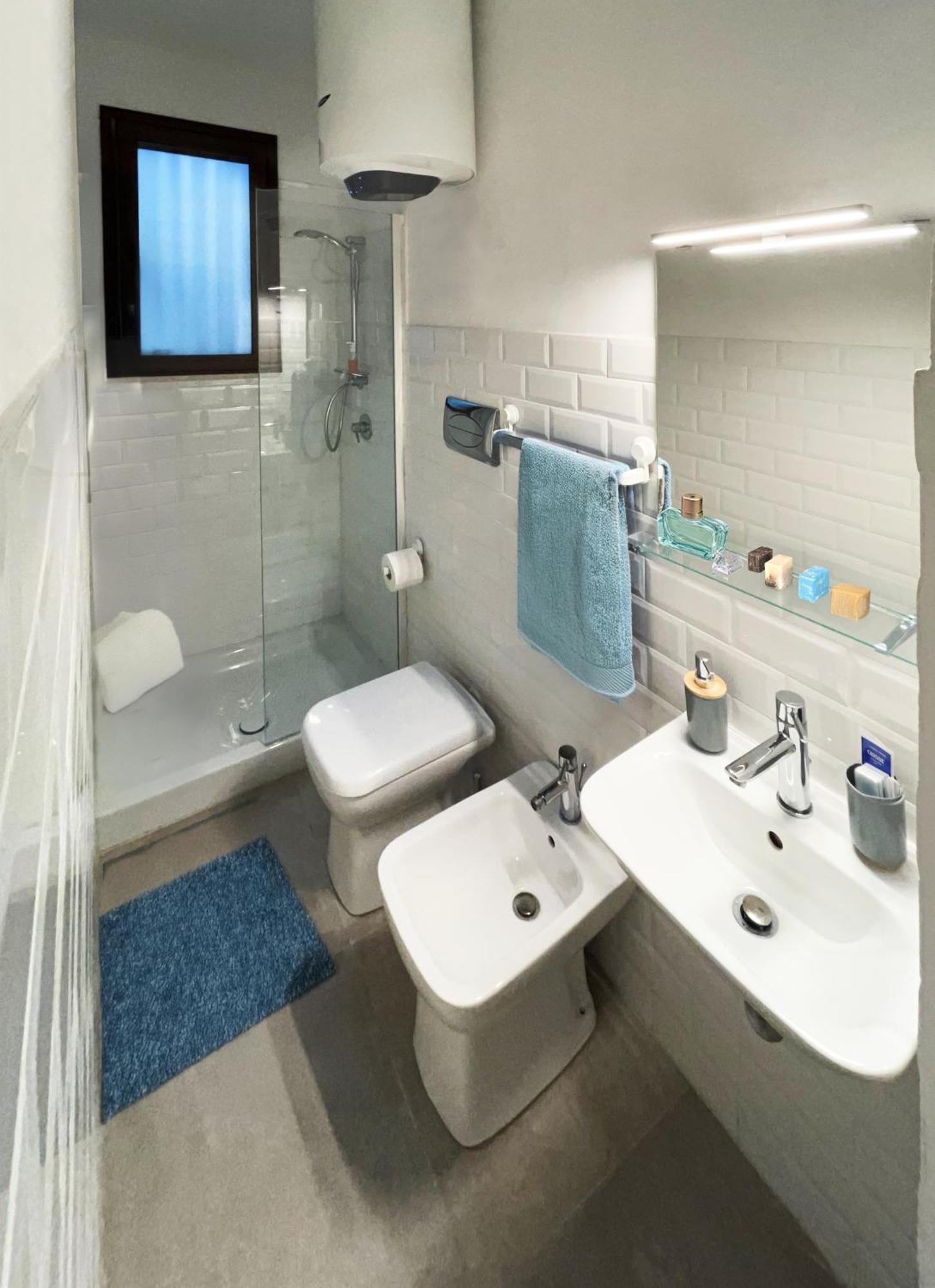 Casa Nando - One Bed With Private Bathroom & Free Wi-fi *